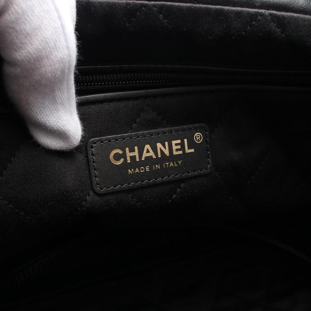 Chanel Matelasse Shoulder Bag Calfskin Leather Black - Picture 4 of 6